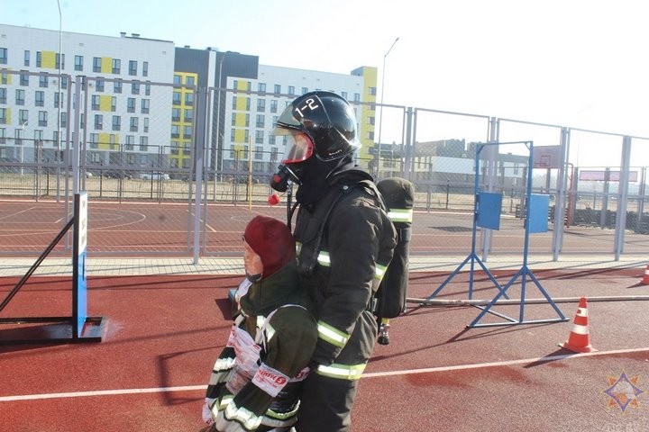 Соревнования «Сильнейший пожарный-спасатель» прошли в Бресте