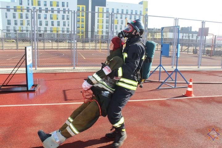 Соревнования «Сильнейший пожарный-спасатель» прошли в Бресте