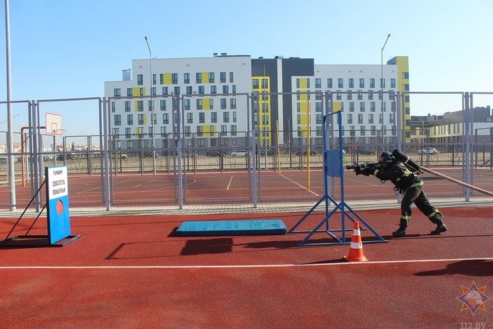 Соревнования «Сильнейший пожарный-спасатель» прошли в Бресте