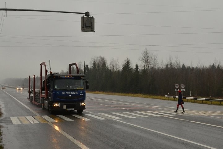 «Подвез девушек домой и оказался в милиции». Истории тех, кто ездит автостопом и подвозит попутчиков