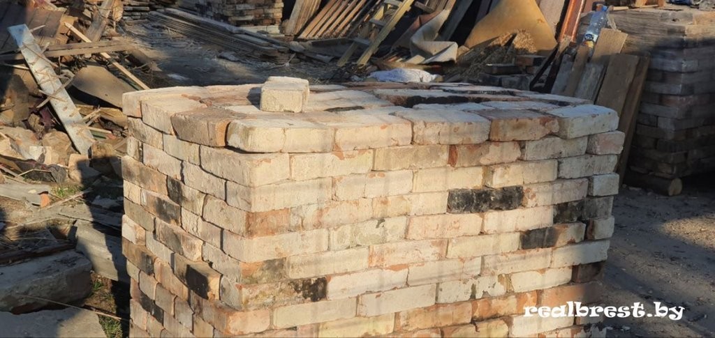 На улице Карбышева в Бресте снесли старый дом и планируют построить пятиэтажку с высоким уровнем комфорта