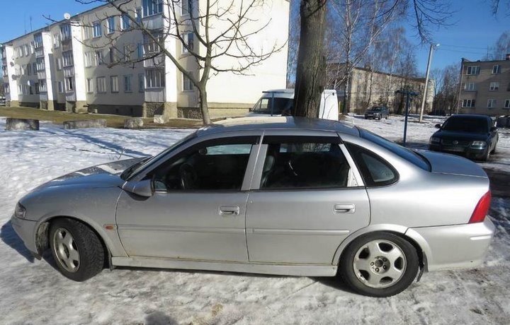 Ради встречи с онлайн-знакомой мужчина угнал несколько автомобилей