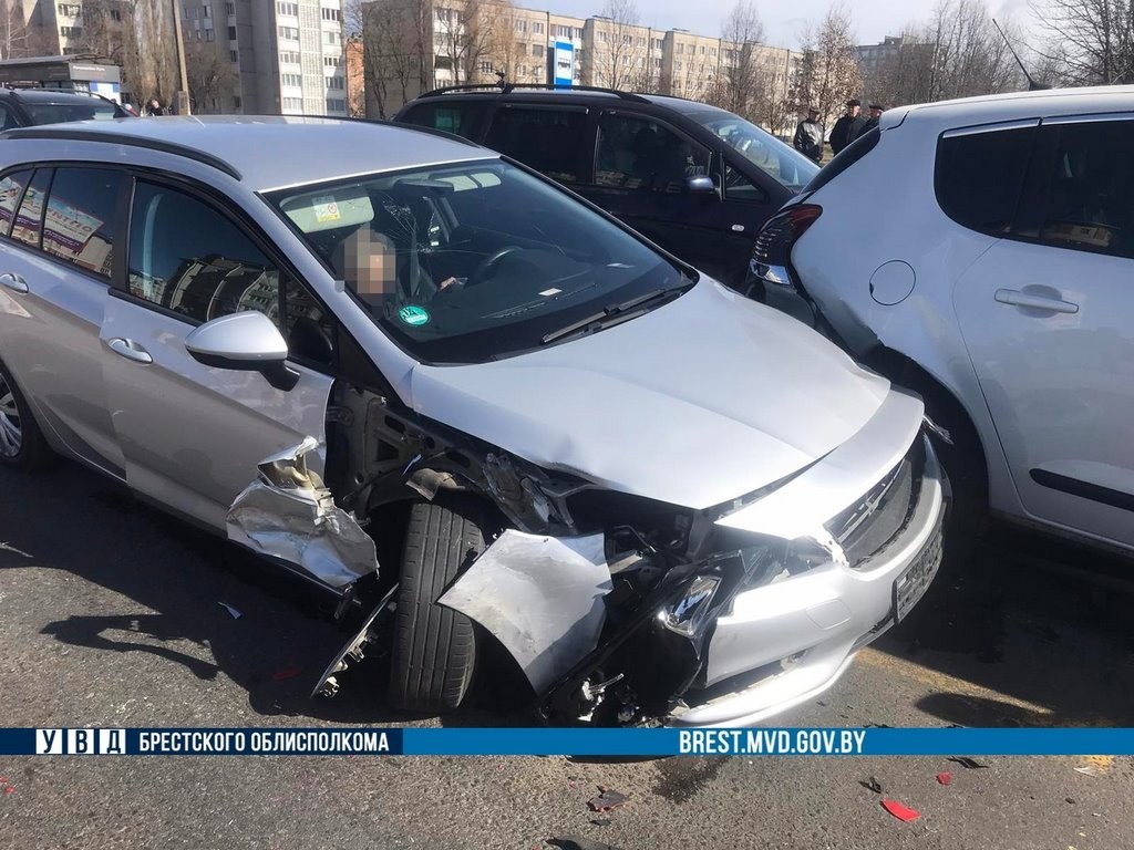 В Пинске столкнулись 4 авто