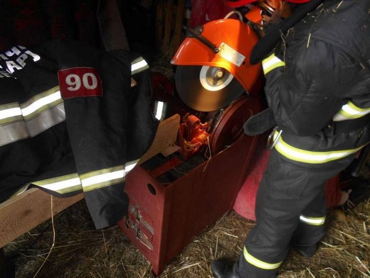 В Могилёвской области руку женщины зажало в сенодробилке