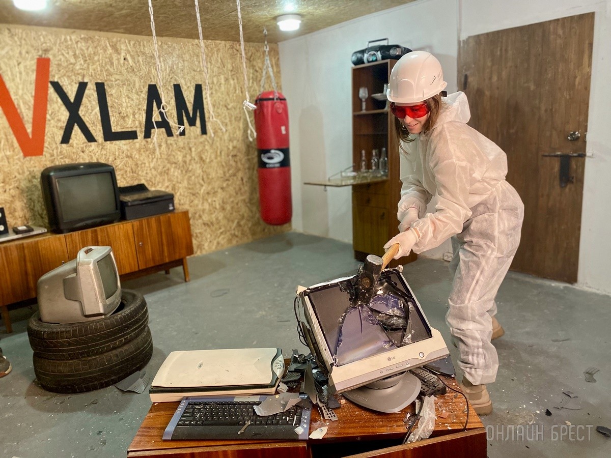 Где снять стресс? В Бресте появилось место под названием «VXLAM», где можно дать волю своим эмоциям