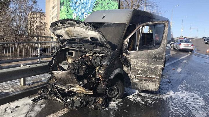 Маршрутка Барановичи - Минск загорелась во время движения