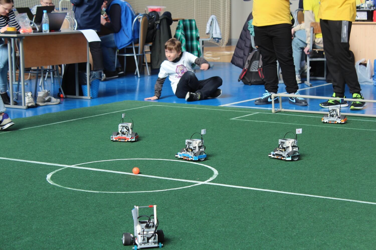 Лучшие робототехники собрались в Пинске