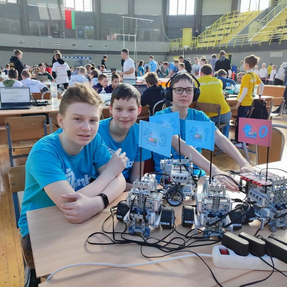 Лучшие робототехники собрались в Пинске