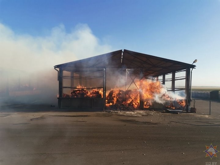 В Малоритском районе пожар уничтожил по 100 т сена и соломы