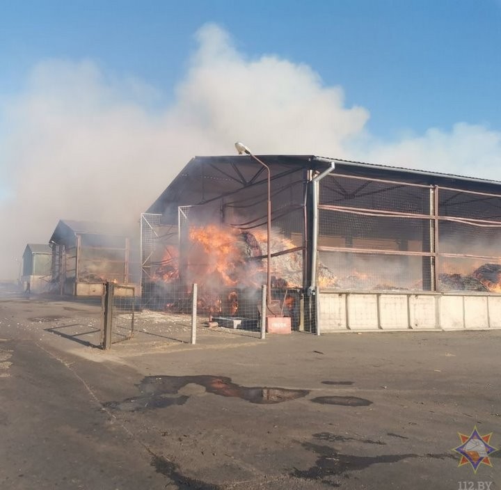 В Малоритском районе пожар уничтожил по 100 т сена и соломы