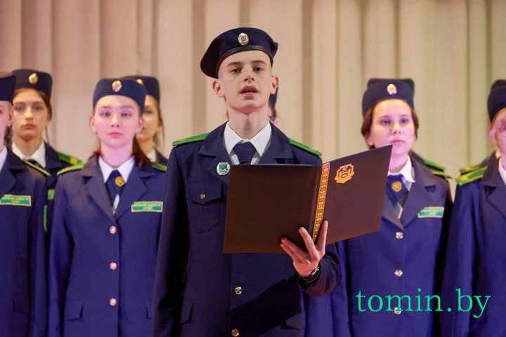 Брестских школьников посвятили в учащиеся таможенного класса