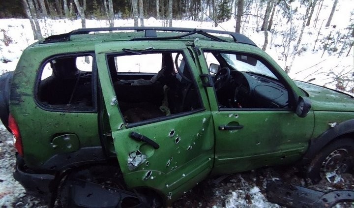 В Беларуси мужчины везли с полигона снаряды в Chevrolet Niva. Во время движения произошел взрыв