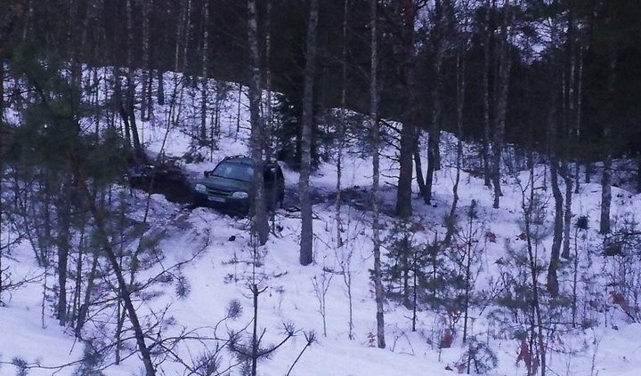 В Беларуси мужчины везли с полигона снаряды в Chevrolet Niva. Во время движения произошел взрыв