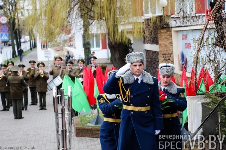 В Бресте открыли мемориальную доску Михаилу Иоффе. На очереди – улица его имени