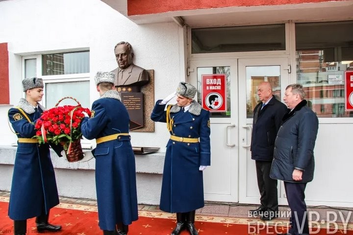 В Бресте открыли мемориальную доску Михаилу Иоффе. На очереди – улица его имени