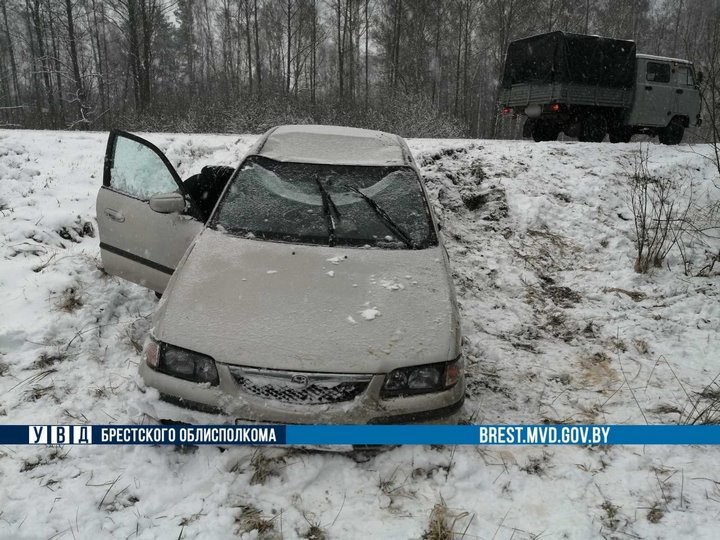 Житель Дрогичина не справился с управлением автомобиля и вылетел в кювет
