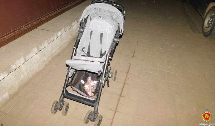 В Витебской области BMW вылетел на тротуар и сбил женщину с детьми. Дело возбудили в отношении водителя Nissan