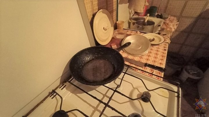 Во время приготовления пищи на женщине в Брестской области загорелась одежда