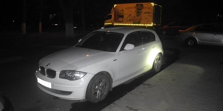 Мужчина гулял по району и поджигал машины. Если не горели — возвращался и вновь поджигал