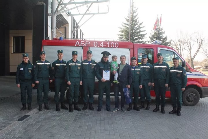 Житель Бреста спас тонувшую в Мухавце женщину. Ему вручили ценный подарок