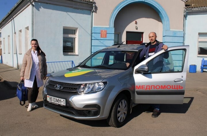 В Ивацевичском районе за средства, заработанные на субботнике, приобрели автомобиль для сельской амбулатории