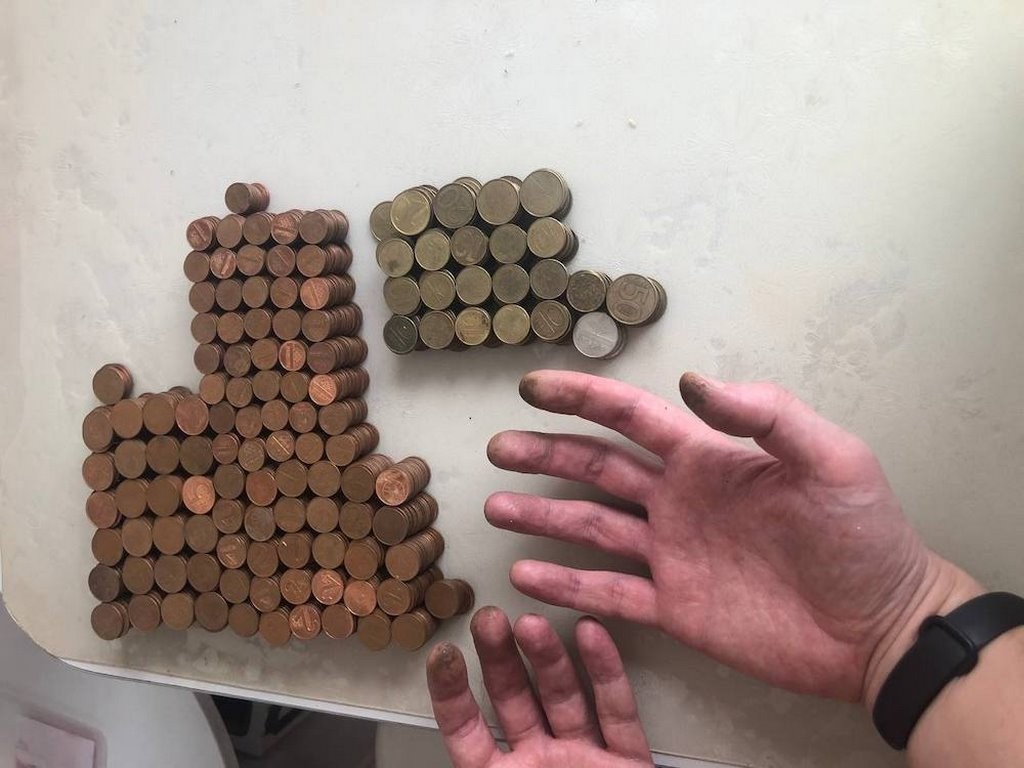 В Беларуси дети полгода собирали медные монетки для покупки мобильных