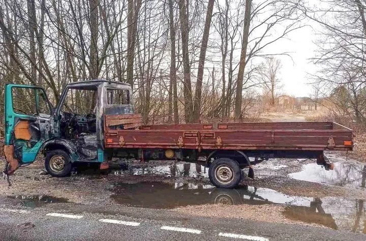 В Березовском районе на трассе загорелся автомобиль