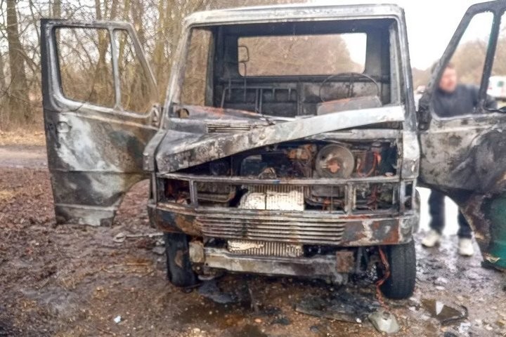 В Березовском районе на трассе загорелся автомобиль