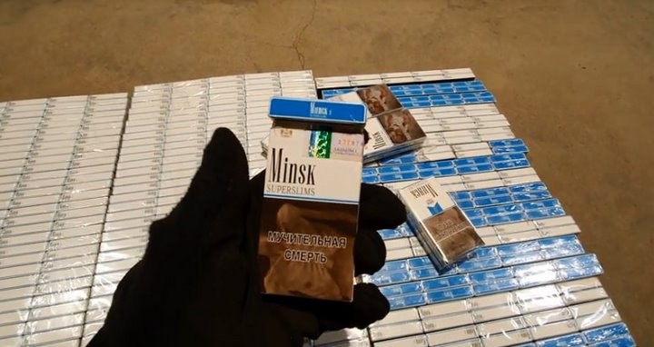 Редкий случай: контрабанду сигарет на полмиллиона евро спрятали среди стеклянных банок в фуре из Беларуси