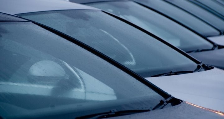 Более 500 рублей похитили из кабины незапертого авто у жителя Барановичского района