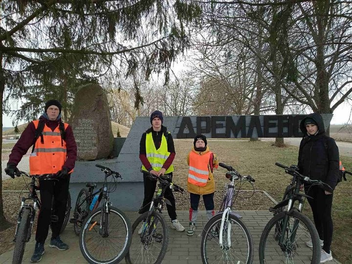«Каникулы на велосипеде». Учащиеся гимназии отправились в велопоход по маршруту Брест-Жабинка-Каменец