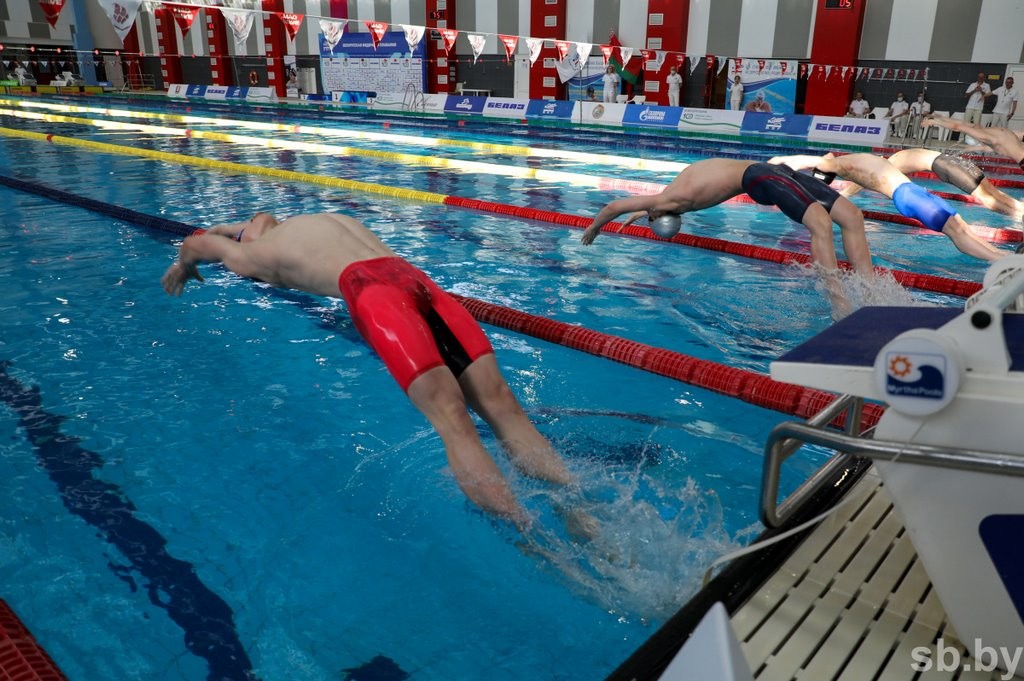 Открытый чемпионат Беларуси по плаванию стартовал в Бресте. Фоторепортаж
