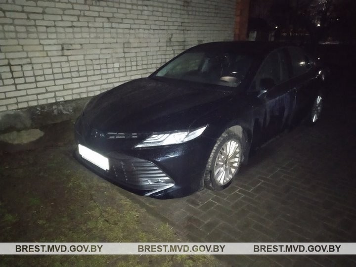 В Брестской области мужчина разбил стекла в машине и похитил имущество