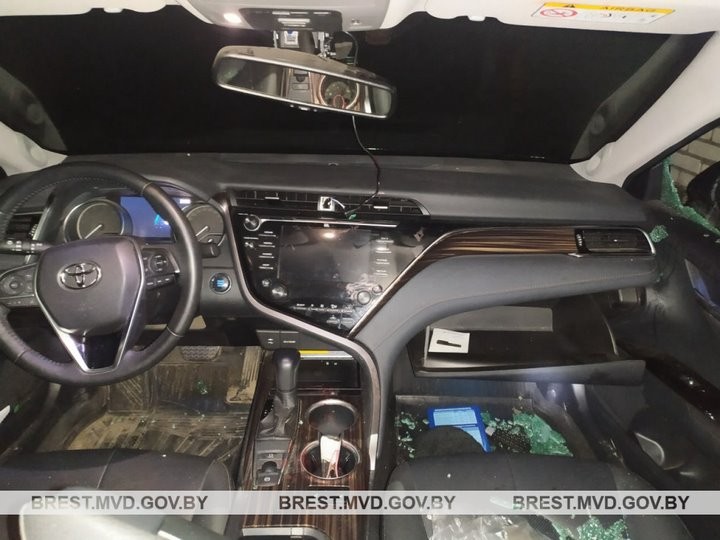 В Брестской области мужчина разбил стекла в машине и похитил имущество