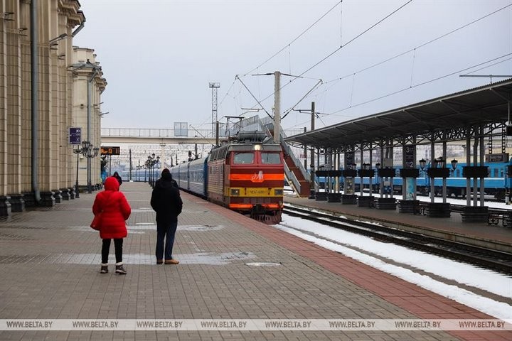 Лишь с четвертой попытки вырвались из Мариуполя: три украинские семьи встретили в Бресте