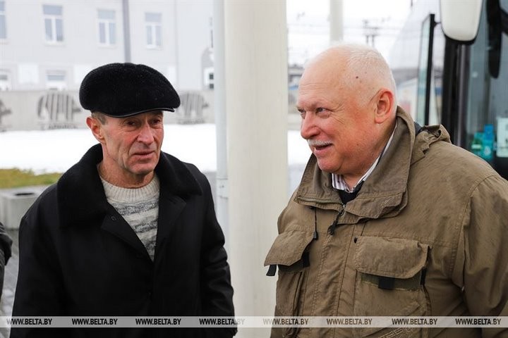 Лишь с четвертой попытки вырвались из Мариуполя: три украинские семьи встретили в Бресте