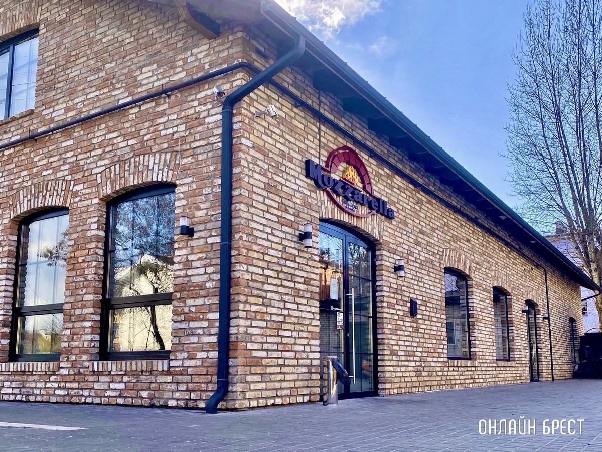 Весенний праздник 8 марта со вкусом итальянских блюд из помпейской печи. Пиццерия «Mozzarella» приглашает брестчан отпраздновать вместе