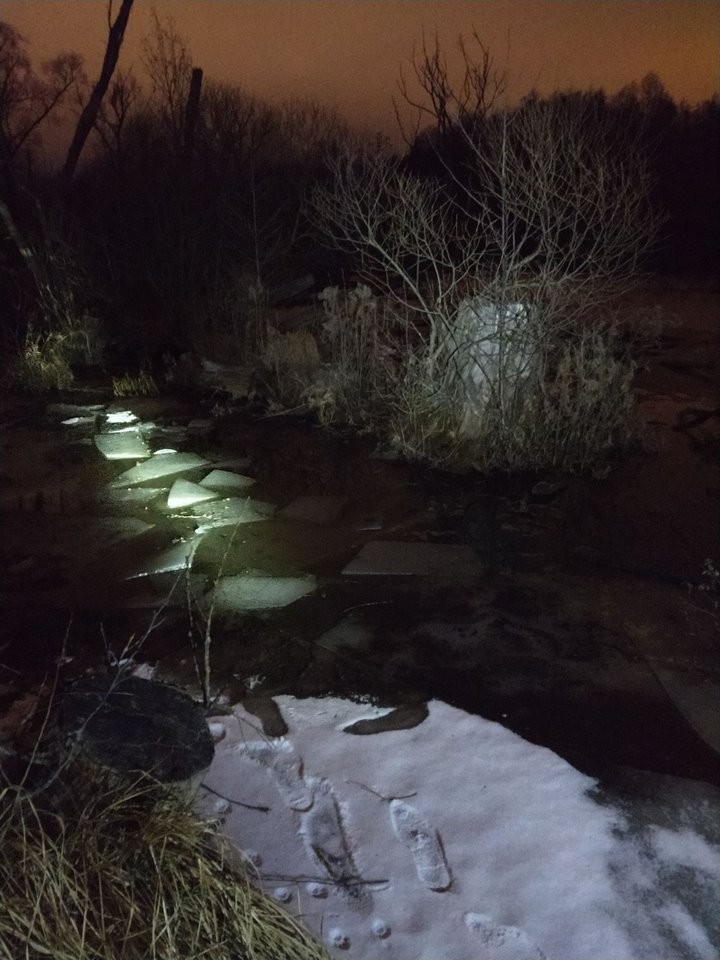 Очень странный случай. Женщина и двое детей оказались раздетыми ночью