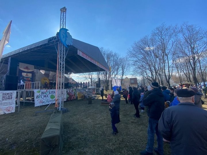 В Бресте на трёх городских площадках проходят традиционные масленичные гуляния