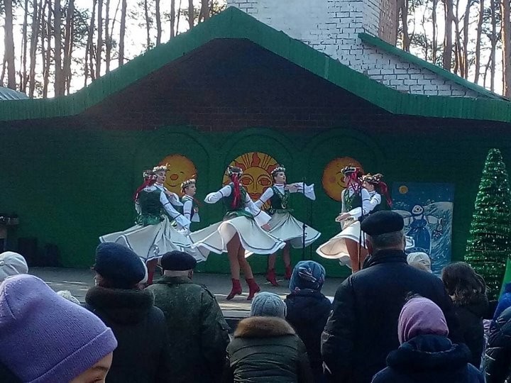 В Бресте на трёх городских площадках проходят традиционные масленичные гуляния