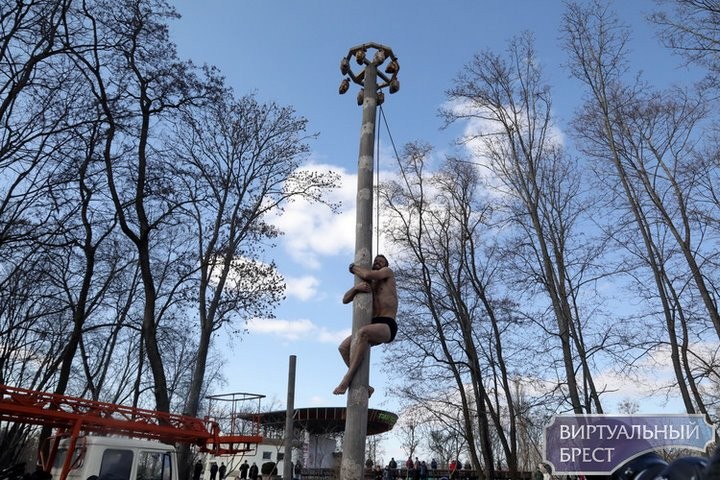 В Бресте провели Масленицу. Фоторепортаж