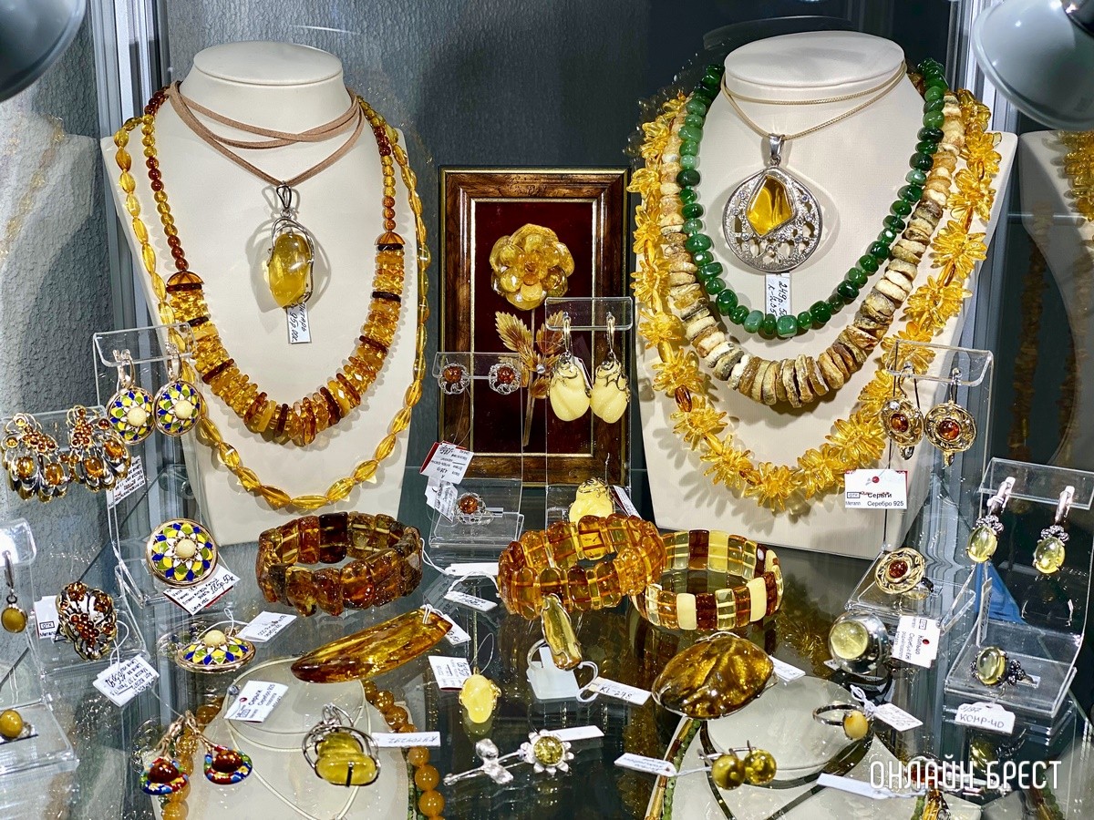 Экспозиция, которая вас удивит! Большой фоторепортаж с выставки «В мире самоцветов» в Бресте, посвященной эксклюзивным украшениям