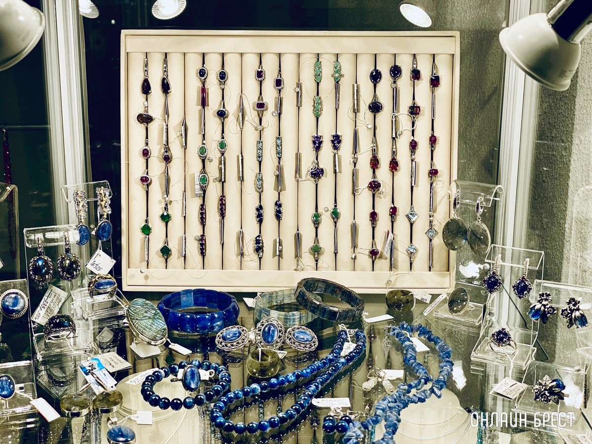 Экспозиция, которая вас удивит! Большой фоторепортаж с выставки «В мире самоцветов» в Бресте, посвященной эксклюзивным украшениям
