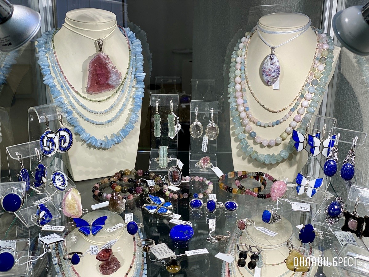 Экспозиция, которая вас удивит! Большой фоторепортаж с выставки «В мире самоцветов» в Бресте, посвященной эксклюзивным украшениям