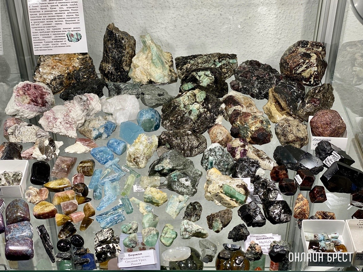 Экспозиция, которая вас удивит! Большой фоторепортаж с выставки «В мире самоцветов» в Бресте, посвященной эксклюзивным украшениям