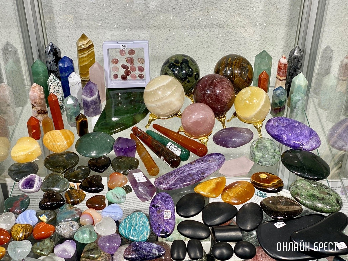 Экспозиция, которая вас удивит! Большой фоторепортаж с выставки «В мире самоцветов» в Бресте, посвященной эксклюзивным украшениям