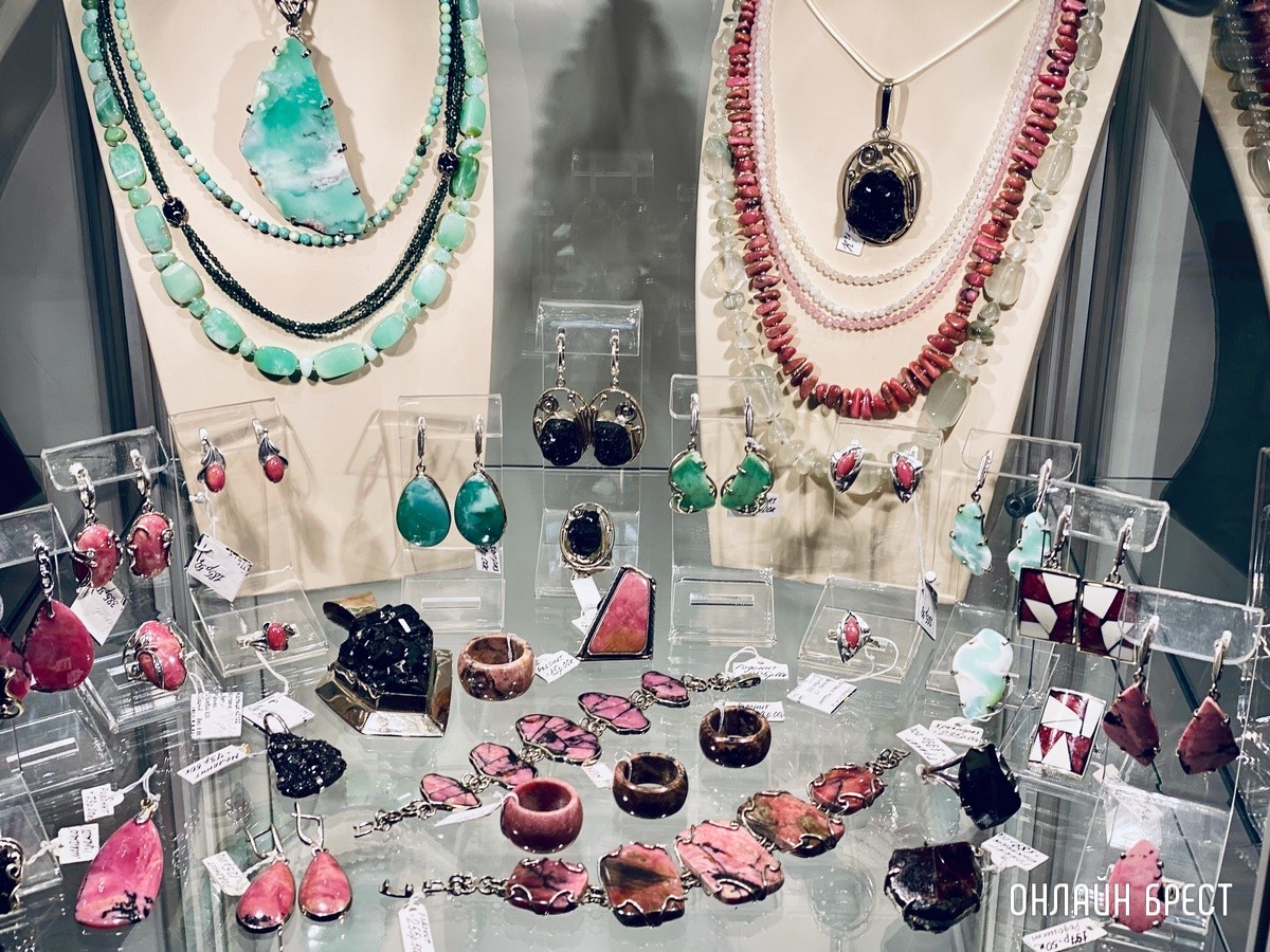 Экспозиция, которая вас удивит! Большой фоторепортаж с выставки «В мире самоцветов» в Бресте, посвященной эксклюзивным украшениям