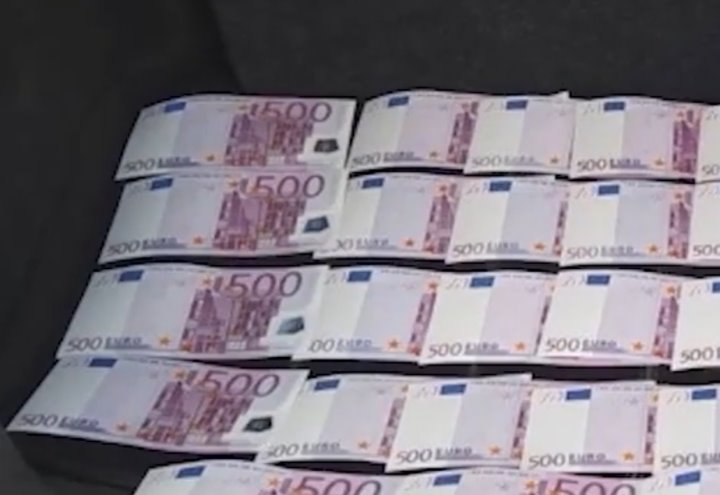 Иностранцы ввезли в Беларусь фальшивые евро, чтобы обменять их у доверчивых людей