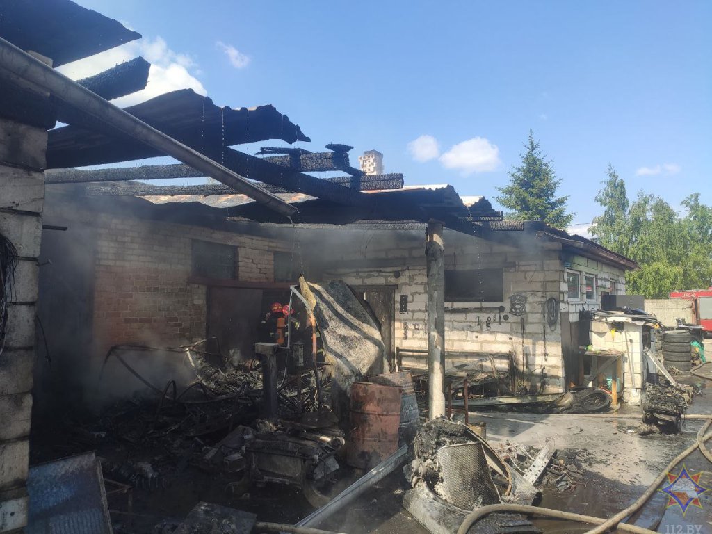 Склад запчастей горел в Пинском районе