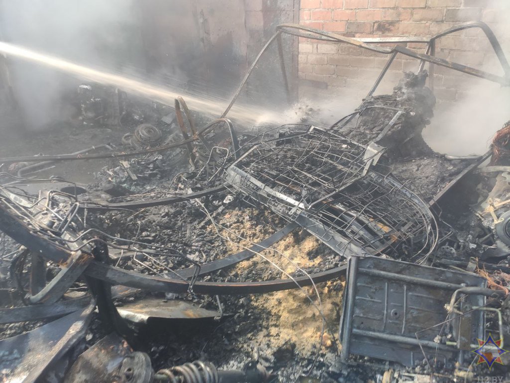 Склад запчастей горел в Пинском районе